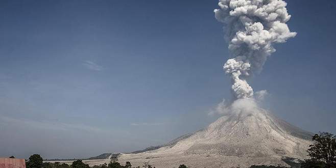 Japonya’da Sakurajima Yanardağı faaliyete geçti