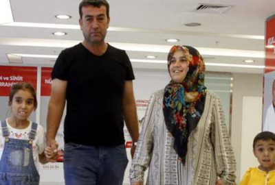 Anne oğluna, baba kızına, aynı anda böbreğini verdi