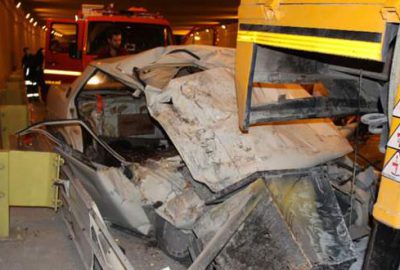 Otomobil vince çarptı: 1 ölü, 3 yaralı