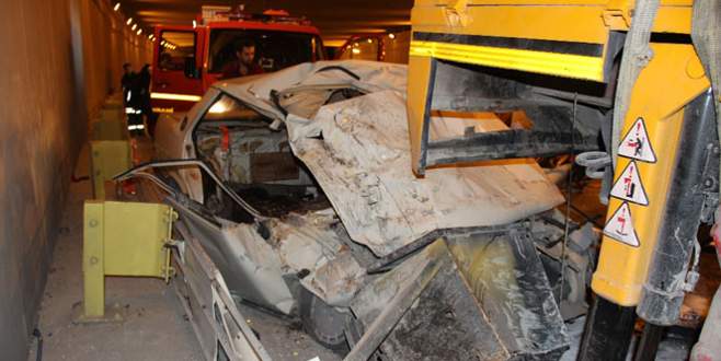 Otomobil vince çarptı: 1 ölü, 3 yaralı