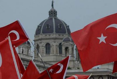 Avusturya’da darbe karşıtı Türklere bayrak yasağı