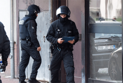 Camiye polis baskını