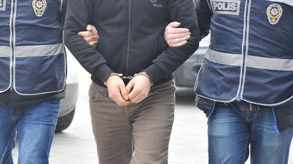 İzmir’de FETÖ/PDY operasyonu: 2 tutuklama