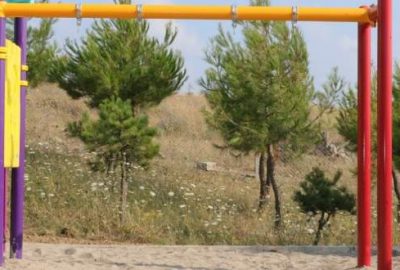 Hırsızlar çocuk parkındaki salıncakları çaldı