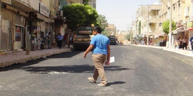 Nusaybin’de parke taşlar söküldü, yollar asfaltlandı