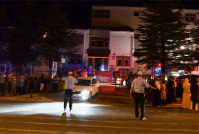 Kına gecesinde yakılan maytap yangına neden oldu