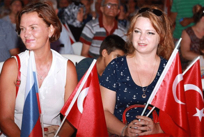 Ruslar da demokrasi nöbetinde