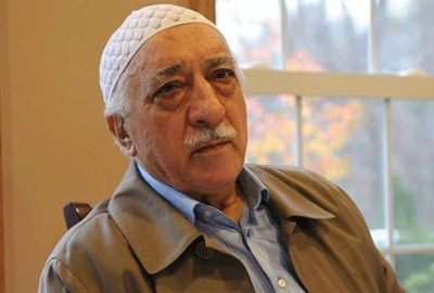 Çok yardım toplayana Gülen’in seccadesini hediye etmişler