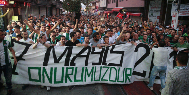 Bursaspor taraftarı Şahabettin Harput’u protesto etti