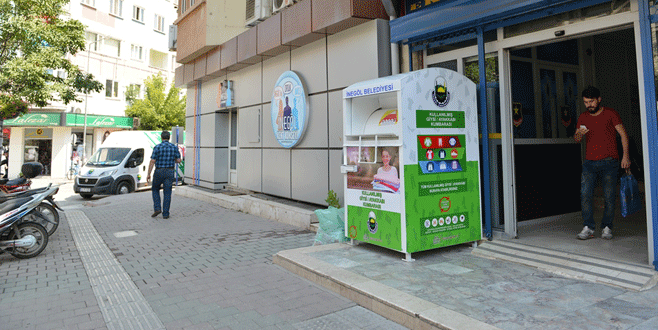 Kullanılmış giysi ve ayakkabılar kumbaraya