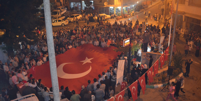 Büyükorhan’da demokrasi nöbeti