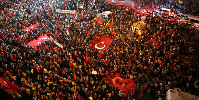 Demokrasi Meydanı’nda nöbet devam ediyor