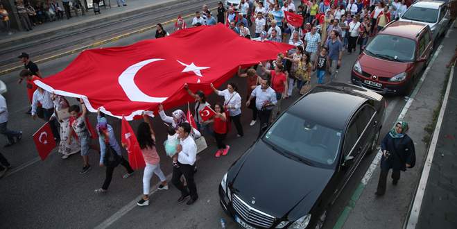 Bursa’da sağlık çalışanlarının ‘Demokrasi Yürüyüşü’