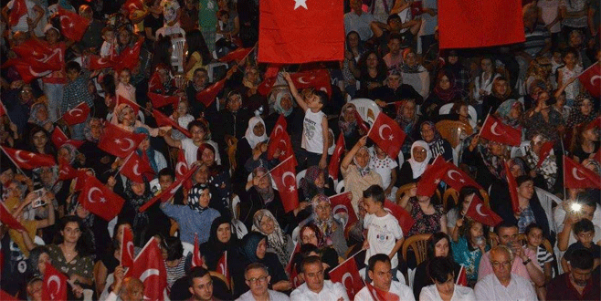 Bursa’da demokrasi nöbeti sürüyor