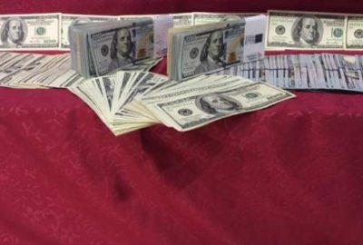 FETÖ’nün kadın kuryesi 100 bin dolar ile yakalandı