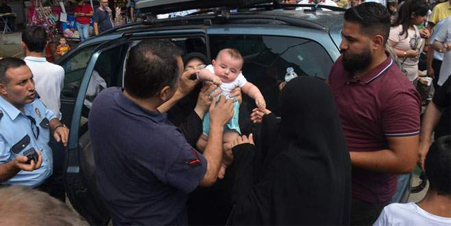 Arabada mahsur kalan 5 aylık bebek için seferberlik