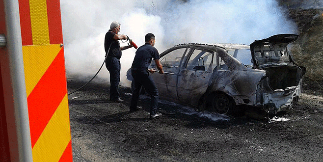 Bursa’da alev alan araçtaki yangın ormanlık alana sıçradı