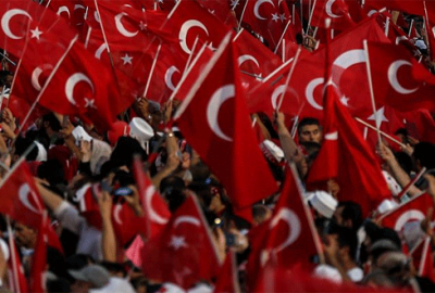 Demokrasinin ‘bayrak’tarı oldular