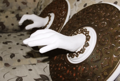 Gülen’in alçıdan elini öpmüşler!