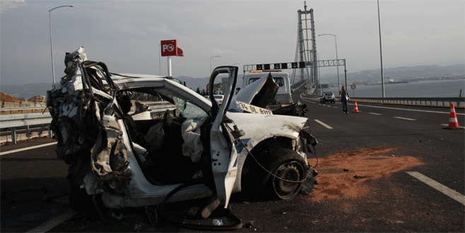 Osmangazi Köprüsü’nde kaza: 1 polis şehit oldu