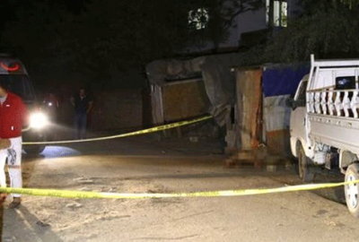 Evinin önünde çıplak ve vurulmuş bulundu