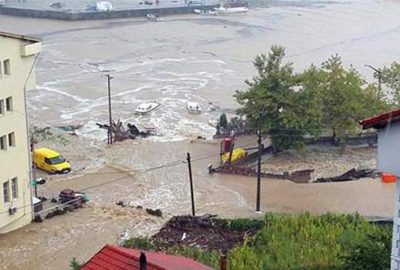 Sağanak yağmur sele yol açtı!
