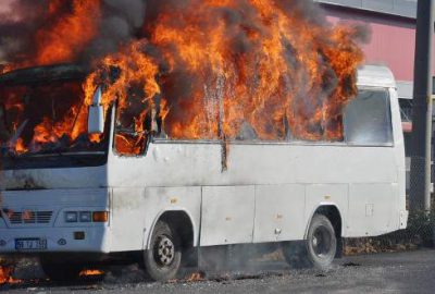 İşsiz kalınca aracını yaktı