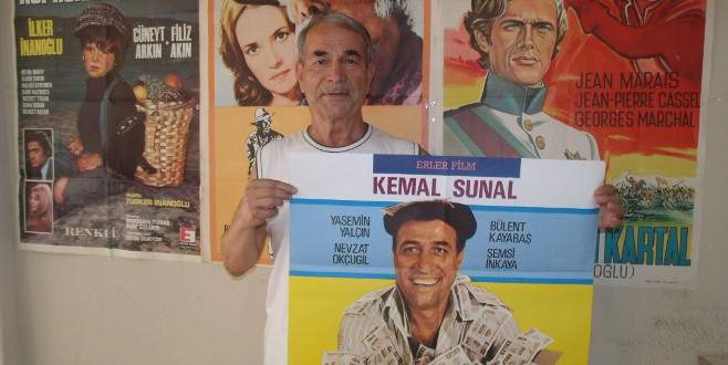 Bursalı eski sinema makinisti 15 bin film afişi biriktirdi