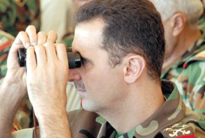 Esad Kürtleri vuruyor