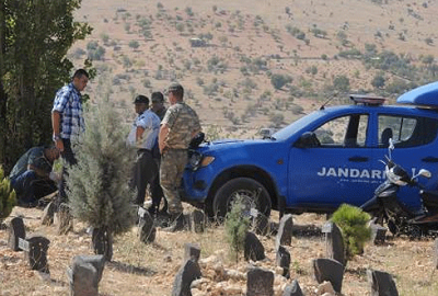 Çocuk mezarında el yapımı patlayıcı bulundu