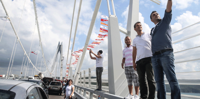 Köprüde selfie trafiği