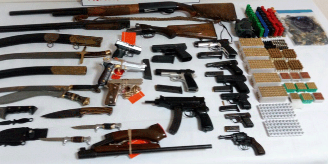 Bursa’da çok sayıda silah ve uyuşturucu ele geçirildi