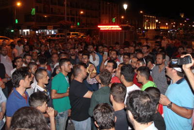 Elektrik kesilince darbe endişesiyle sokağa çıktılar