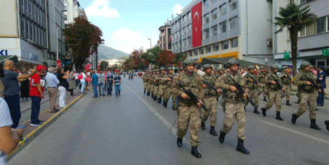 Bursa’da 30 Ağustos kutlamalarında askere büyük ilgi