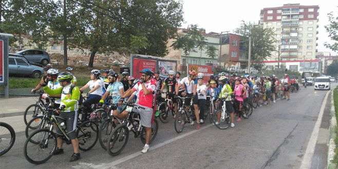 Bursalı bisikletçilerden Zafer Bayramı turu