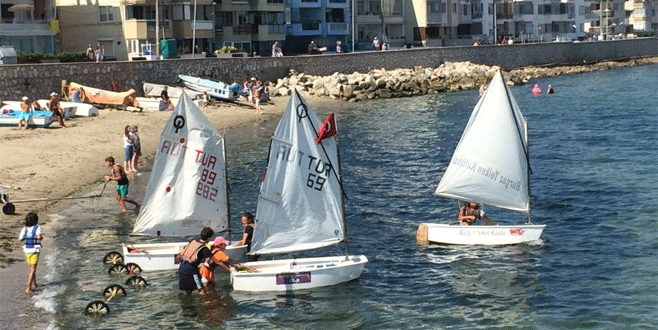 Yelkenler Zafer için şişti