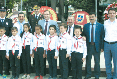 Kestel'de 30Ağustos Zafer Bayramı'nın 94. yıldönümüAtatürk Anıtı'na çelenk sunumuyla başladı.