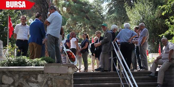 Şehit Asteğmen mezarı başında anıldı