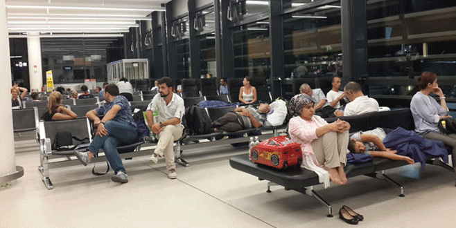Türk yolcular perişan oldu