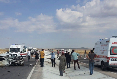 Otomobil ile kamyonet çarpıştı: 5 ölü, 4 yaralı