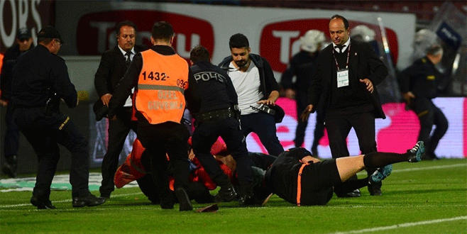 Seyirden men edilen taraftar maç izlerken yakalandı