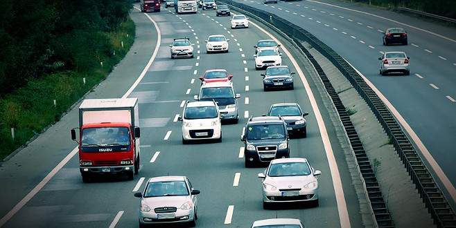 Otomobilde ithal, hafif ticaride yerli