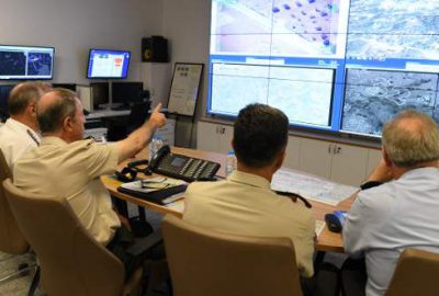 Komutanlar harekat merkezinden takip ediyor