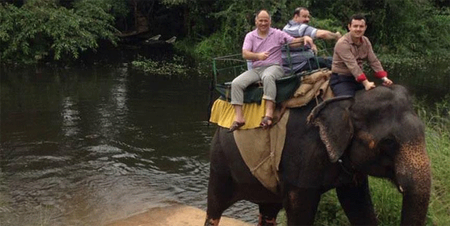 Kurban parasıyla dünya turu