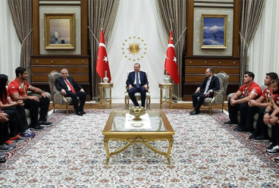 Erdoğan madalya alan sporcuları kabul etti