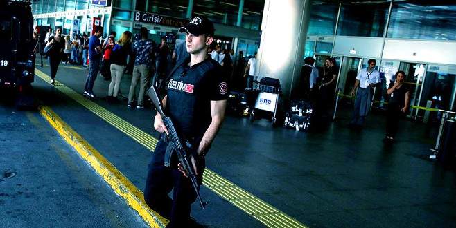 Aranan PKK’lı kadın terörist, havalimanında yakalandı