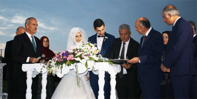 Bakan Müezzinoğlu Bursa’da nikah törenine katıldı