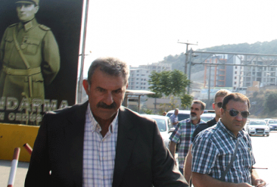 Mehmet Öcalan ve bir avukat İmralı’da