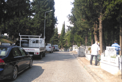 Bursa’da mezarlıklar bayrama hazır