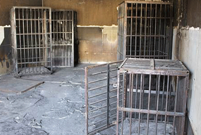 Mahkumları bu kafeslere kapatmışlar
